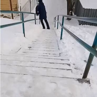 Звук скатился по лестнице