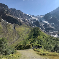 Звук альпийского ручья (тающий лед образовал водопад в горах)